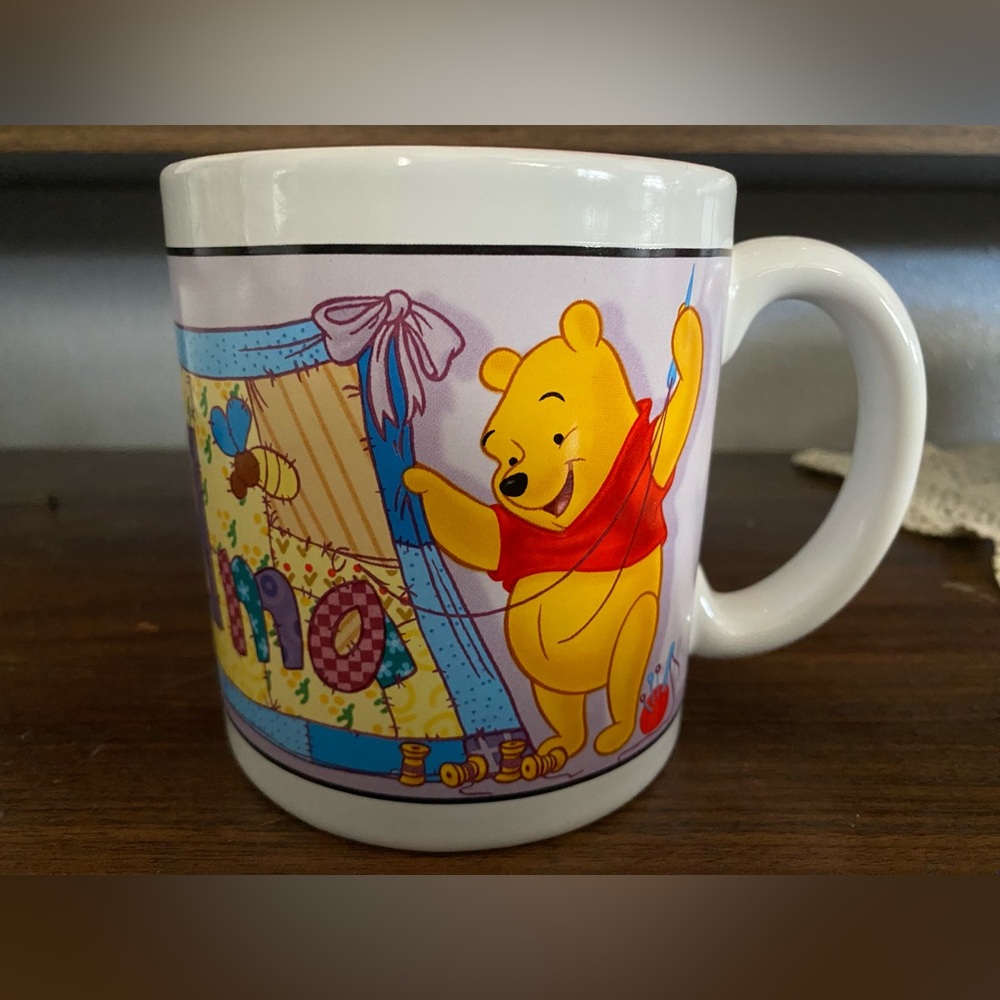 VTG WALT DISNEY "#1 GRANDMA" QUILT
PATTERN WITH POOH!
EXTRA LARGE MUG